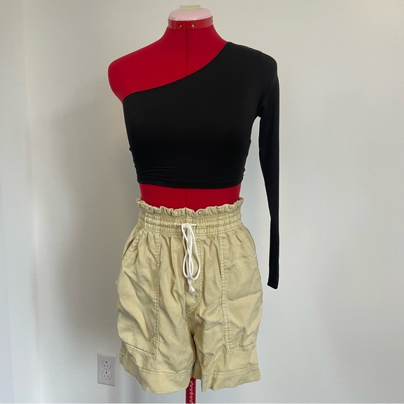 H&M high waisted shorts - Picture 2 of 5